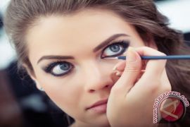 Awas, Penggunaan Eyeliner Yang Salah Sebabkan Masalah Penglihatan 