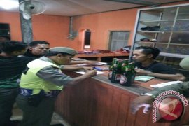 Satpol PP Kulon Progo merazia tempat karaoke