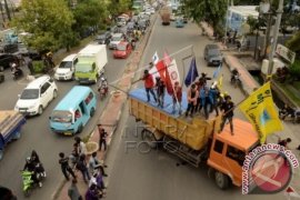 AKSI TUTUP JALAN Page 3 Small