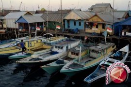 DPK Biak Numfor salurkan bantuan 120 perahu bermesin
