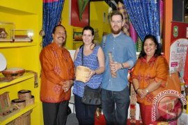 Stand Dekranasda Sanggau Diserbu Wisatawan pada INACRAFT