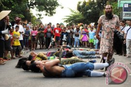 "Sehari Boleh Gila" Page 1 Small