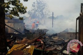 Puluhan Bangunan TPS Liar Jatibening Ludes Terbakar