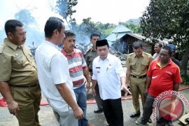 Bupati bantu padamkan api di rumah kontrakan 