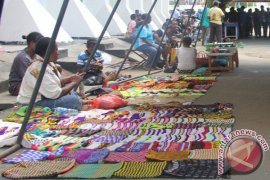 BLH Jayapura imbau masyarakat ganti plastik dengan noken 