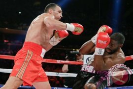 Klitschko Taklukkan Jennings Raih Juara Kelas Berat