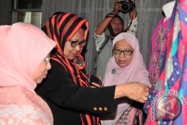 Menteri Yohana Kunjungan Pengrajin Korban Konflik