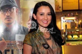 Minum Kopi Ala Julie Estelle