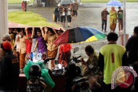 Tiada payung tikarpun jadi Page 1 Small