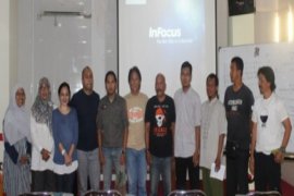 Bantu Korban Gempa Nepal