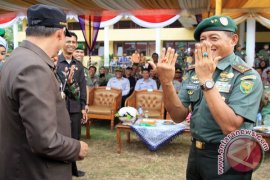 Bupati Kaur hadiahi akik ke Pangdam II Sriwijaya