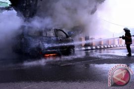 Polisi selidiki perempuan tewas terbakar di mobil