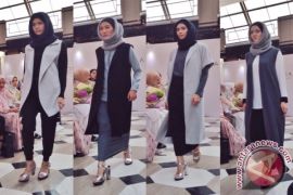 Lebaran simpel monokrom rancangan Rani Hatta