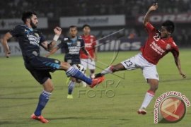 Boaz Dan Bepe Pimpin Laga Amal Pemain Cedera