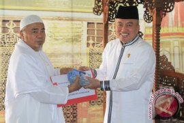 Muhidin Sumbang Masjid Darul Istiqamah