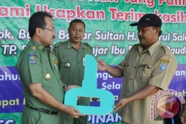 Bupati Hibahkan Mobil Ambulance