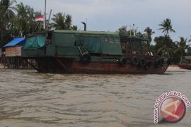 Syahbandar Karimun Periksa Kapal Eks Singapura