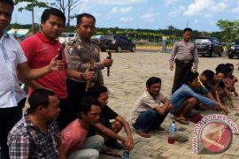 Polsek Satui Tangkap Preman Bawa Senjata Tajam 