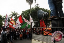 Hari Buruh Sedunia Page 1 Small