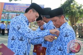 141 PNS Barito Utara Terima Tanda Kehormatan 