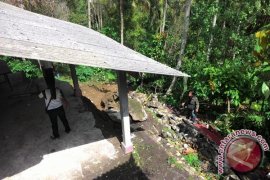 Longsor Rusak Balai Dusun Di Jembrana