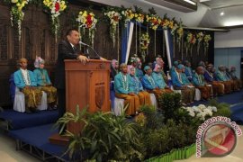 Pemkot Madiun Nikahkan Tujuh Pasang Pengantin