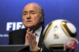 Dihukum FIFA, Sepp Blatter Masih Terima Gaji