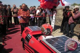 Resmikan Mobil Bertenaga Surya 