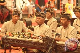 Gamelan Gong Luang Meriahkan PKB Hari Ketiga