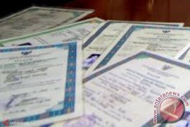 Polisi tangkap wanita pembuat ijazah palsu
