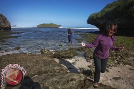 Pantai Slili Page 1 Small