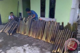 Pembuat Panganan "Lemang" Pontianak Meraup Untung 
