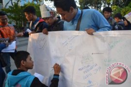 BEM ITS Galang "Seribu Buku untuk Bawean"
