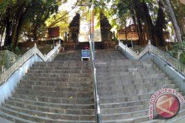 Wisata Religi Makam Sunan Giri "Berwajah" Baru