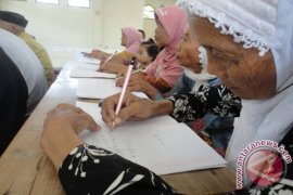 Disnakertransos: Tiga Perusahaan Rokok Bojonegoro Berikan THR