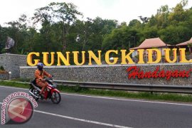 Gunung Kidul bangun sarana bermain papan luncur 