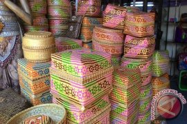 Pengrajin Tigawasa Pamerkan Kerajinan Anyaman Bambu