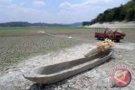 Disnakertransos Bojonegoro Pasok Air Bersih Ke Sekolah