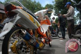 Polres Sukabumi Sita Ratusan Knalpot Bising