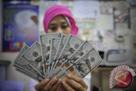 Dolar AS Melemah karena Data Penjualan Ritel Mengecewakan