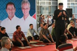 Pedagang Pasar Johar terima Bantuan Modal
