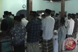 Jamaah Tarekat Syattariyah Madiun Lebaran Sabtu