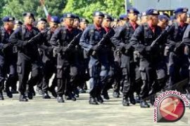 10 Personel Brimob Jatim Bersiaga di Lamongan