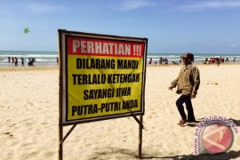 Peringatan Dini di Pantai Lombang Sumenep