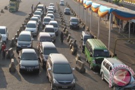 Kendaraan pribadi makin padat di Bakauheni