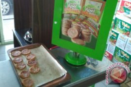 Wisatawan  Libur Lebaran ke Batu Minati Wingko Apel