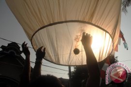 Warga Kritik Larangan Balon Udara Lebaran Ketupat