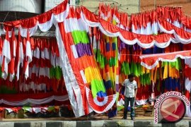Pedagang Bendera di Muntok Mulai Ramai Pembeli