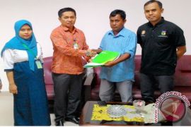 Pekerja Program 'Zero Poverty' Palu Terima Santunan BPJS Rp87,6 Juta