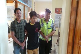 Polisi Buleleng Tangkap Kasir Kafe Curi Laptop